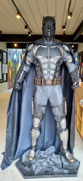 Batman, hostess da ZIV Gallery