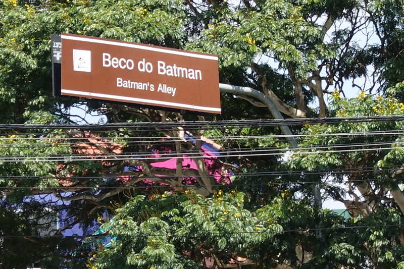 Beco passa a ser a casa do Batman e do graffiti