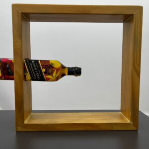 Garrafa Whisky Johnny Walker Black Label - Marcela Rodrigues - com moldura